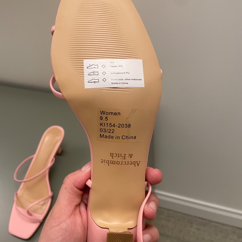 Abercrombie Pink Heels NWOT - Picture 3 of 3